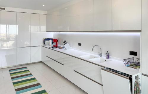 Amazing Apartment In Estepona With Swimming Pool