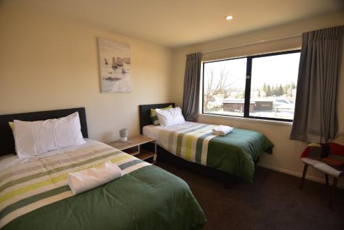 a hotel room with two beds and a window at Twin Stars in Lake Tekapo