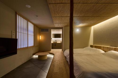 a hotel room with a bed and a television at Hotel Matoma 別館 in Tokyo