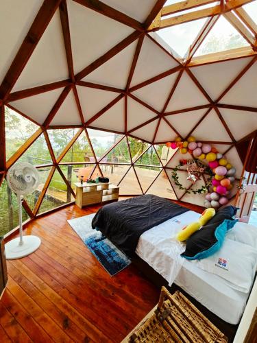 a room with a bed inside of a yurt at Elementium Glamping in Cachipay