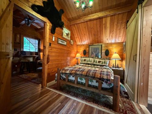a bedroom with a bed in a log cabin at The Raven in Cosby