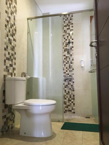 a bathroom with a toilet and a shower at Roemah Asri Villa - Resor Dago Pakar in Bandung