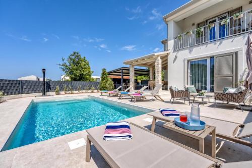Villa Aria with heated Pool and Whirlpool - Happy Rentals