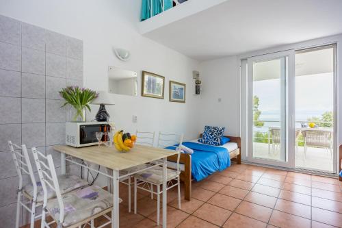 Valdarke Vittorio Apt with Sea View Terrace - Happy Rentals