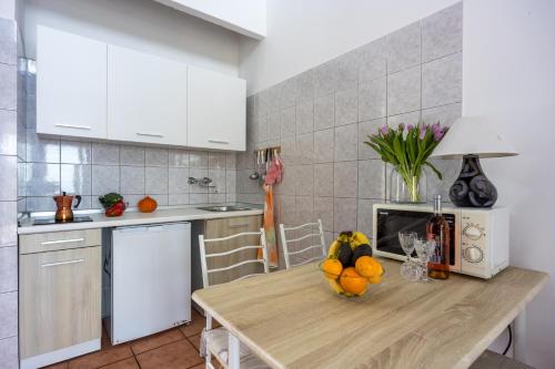Valdarke Vittorio Apt with Sea View Terrace - Happy Rentals