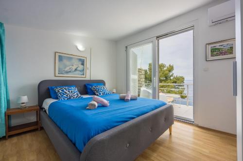 Valdarke Vittorio Apt with Sea View Terrace - Happy Rentals