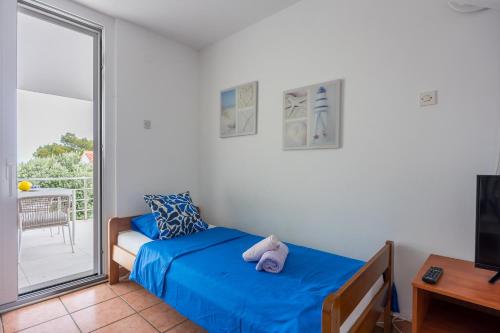 Valdarke Vittorio Apt with Sea View Terrace - Happy Rentals