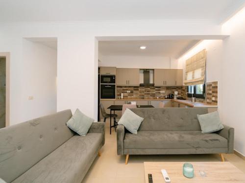 Elenis house