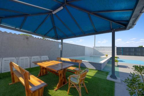 Holiday Home Eros with Pool - Happy Rentals