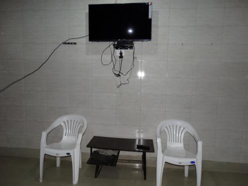 TV a/nebo společenská místnost v ubytování Goldy Guest House