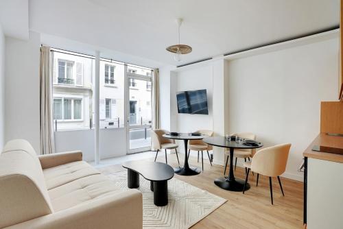 Bright 40 m2 - Close to Brochant Metro - Montmartre, Paris