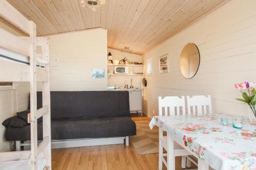 a room with a dining table and a bunk bed at Mellomgården in Norra Lundby