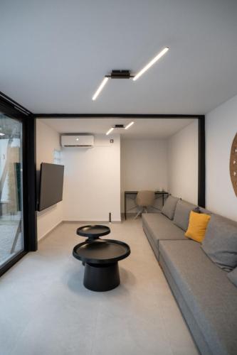Athelio Boutique Entire Home, Private Courtyard, Outdoor Bar