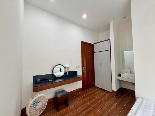 a bathroom with a mirror and a sink at The Haven Motel in Chú Cư