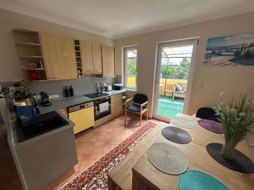 Große 4 Zimmer Wohnung