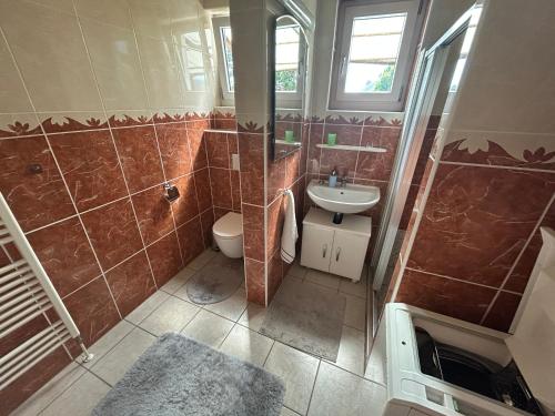 Große 4 Zimmer Wohnung