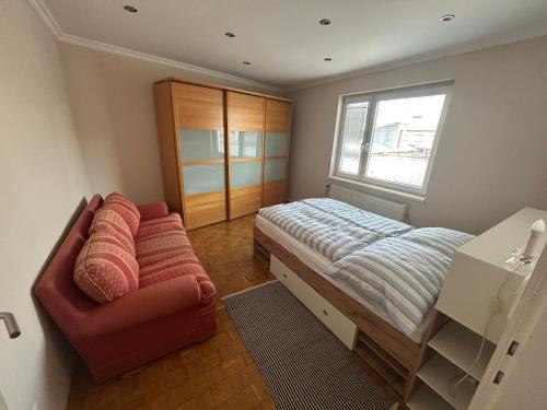 Große 4 Zimmer Wohnung