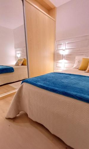 a bedroom with a bed and a mirror at Refúgio Brisa Mar in Vila do Conde