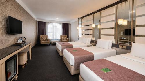 a hotel room with two beds and a television at Elite World Nest Van in Van