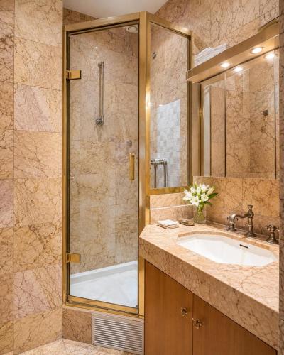 Elegant Haussmann style apartment with balcony Eiffel Tower view