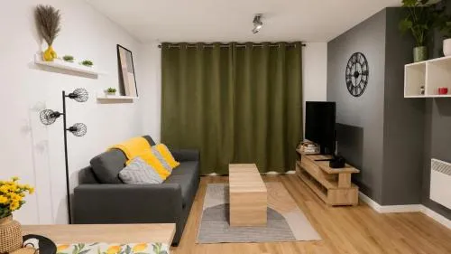 2BR City Centre Skyline Apt - Free secure parking photo 4