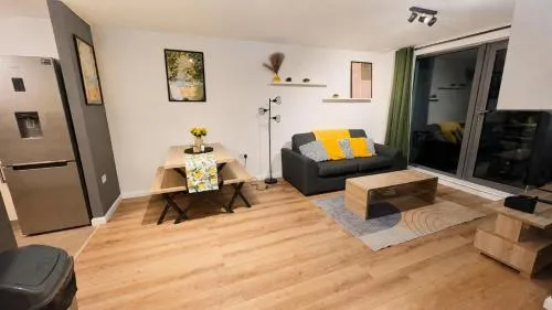 2BR City Centre Skyline Apt - Free secure parking photo 3