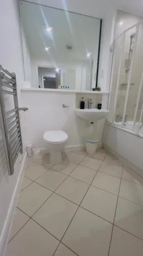 2BR City Centre Skyline Apt - Free secure parking photo 11
