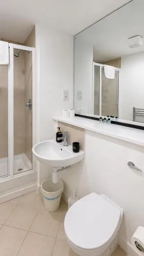 2BR City Centre Skyline Apt - Free secure parking photo 16