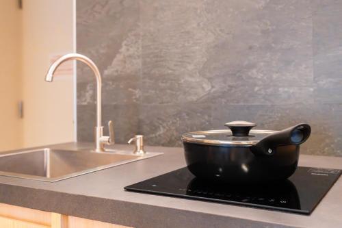 a black pot sitting on top of a stove next to a sink at winco - Vacation STAY 06660v in Tokyo