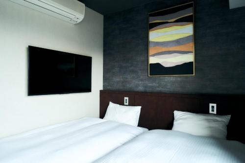 Rakuten STAY Kyoto Station Twin Room with ceiling projector