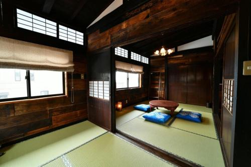 a room with a bench and a table in it at Cominka - Vacation STAY 30137v in Chino