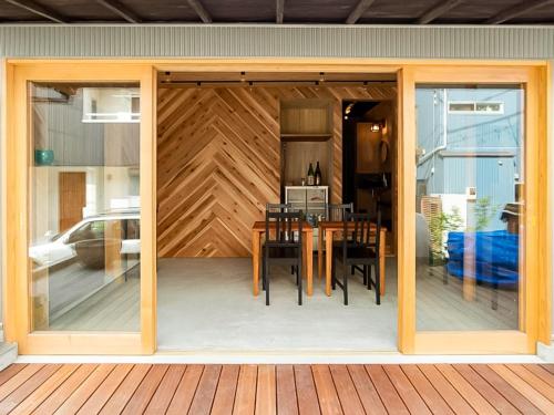 a dining room with sliding glass doors and a table at Trawl - Vacation STAY 55770v in Kamakura