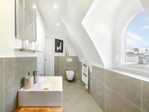LivinParis - Luxury AC 2 & 3 Bedrooms Le Louvre