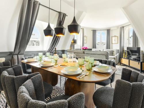LivinParis - Luxury AC 2 & 3 Bedrooms Le Louvre