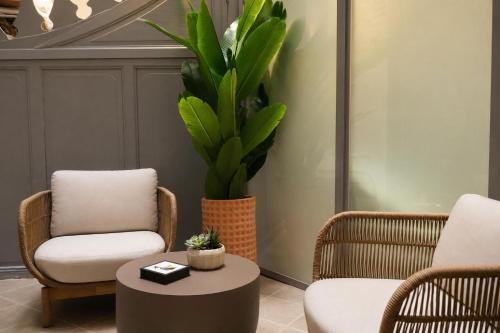 Legazpi Doce Rooms & Suites