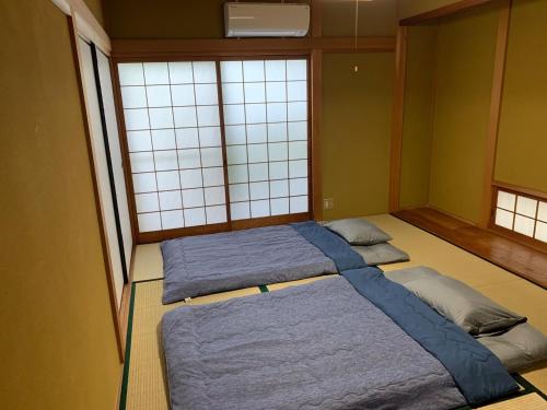 a room with three beds in it with windows at weiwei - Vacation STAY 08698v in Wakayama