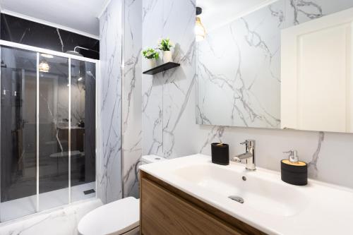 Stylish 4-Bedroom Apartment in Central Las Américas