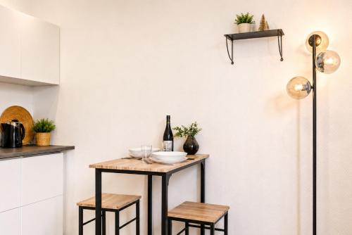 Sevres Cosy studio