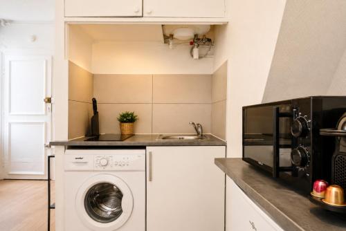 Sevres Cosy studio