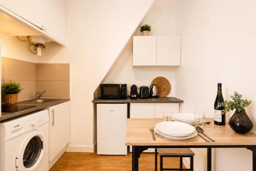 Sevres Cosy studio