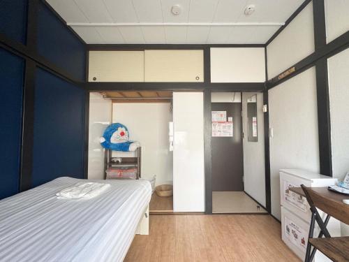 a bedroom with a bed and a blue wall at D Hotel - Vacation STAY 89642v in Tokyo