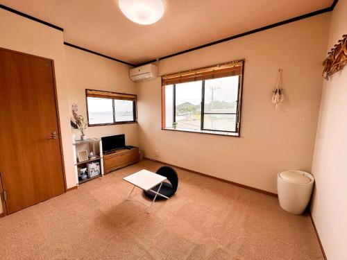 a room with a chair and a table and a window at kupono - Vacation STAY 00641v in Minamiboso