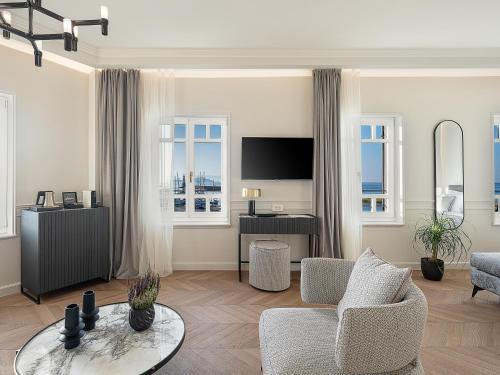 Riviera Suites