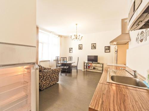 Apartment Große Ferienwohnung in Fünfhaus mit Garten by Interhome