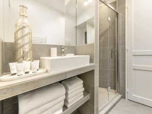 LivinParis - Luxury AC 4 Bedrooms Opera Lafayette II