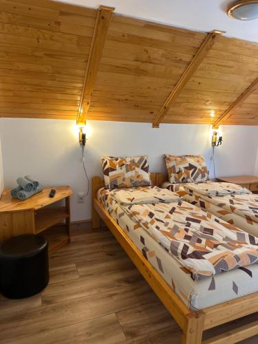a bedroom with a bed and a wooden ceiling at Cabana Scruba in Topliţa
