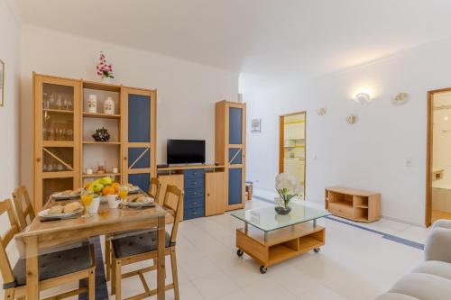 #401 Cozy & Central 1BR Apartment in Albufeira