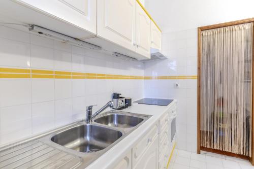 #401 Cozy & Central 1BR Apartment in Albufeira