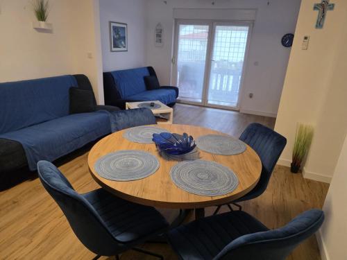 Apartment Blue Maris