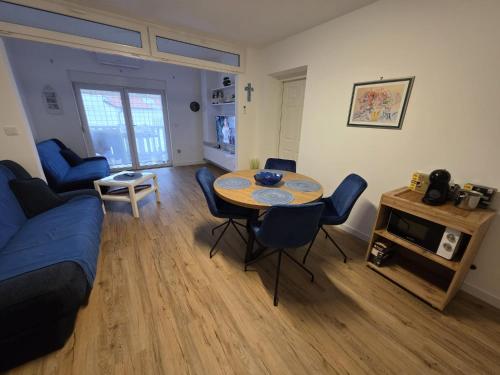 Apartment Blue Maris